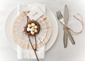 paasontbijt versiering tafel bord eenvoudig